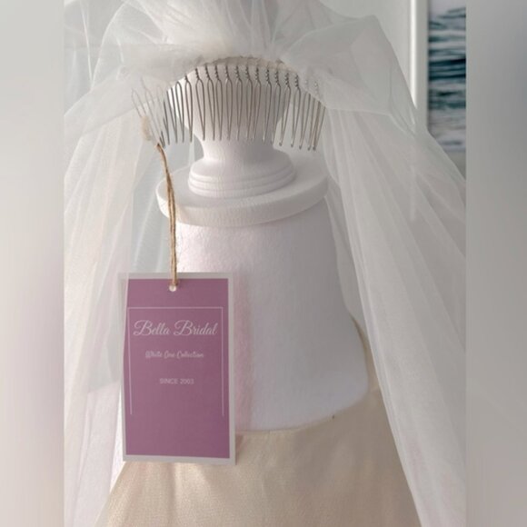 Short Wedding Veil with Comb Satin Trim Waist Length